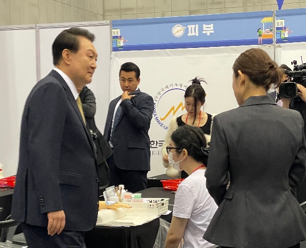 2023 소상공인페어 & (사) 한국메이크업미용사회장배 메이크업대회 출전 소식  대표이미지