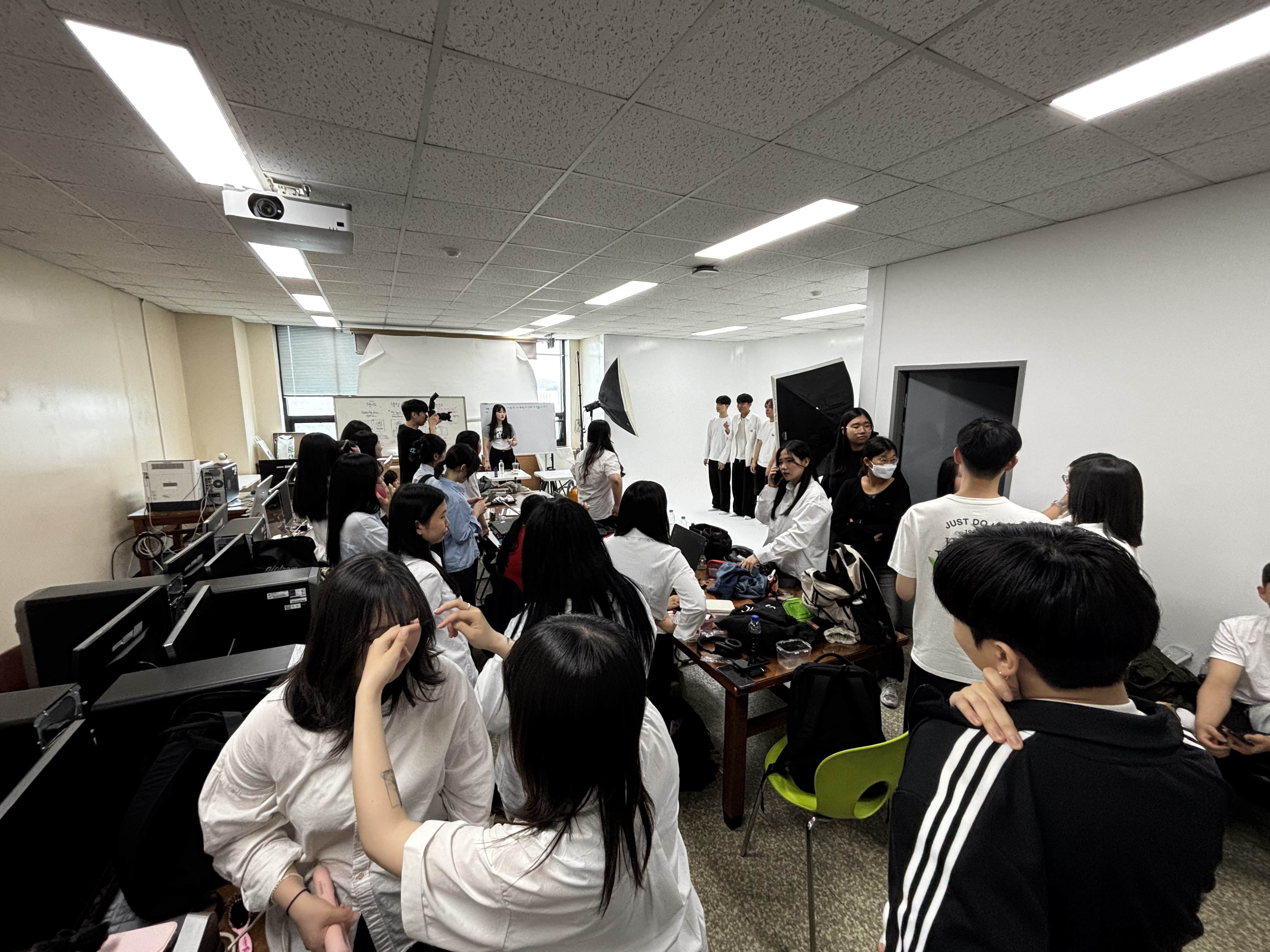 [시각디자인] 2025 도록용 졸업사진  3번째 첨부파일 이미지