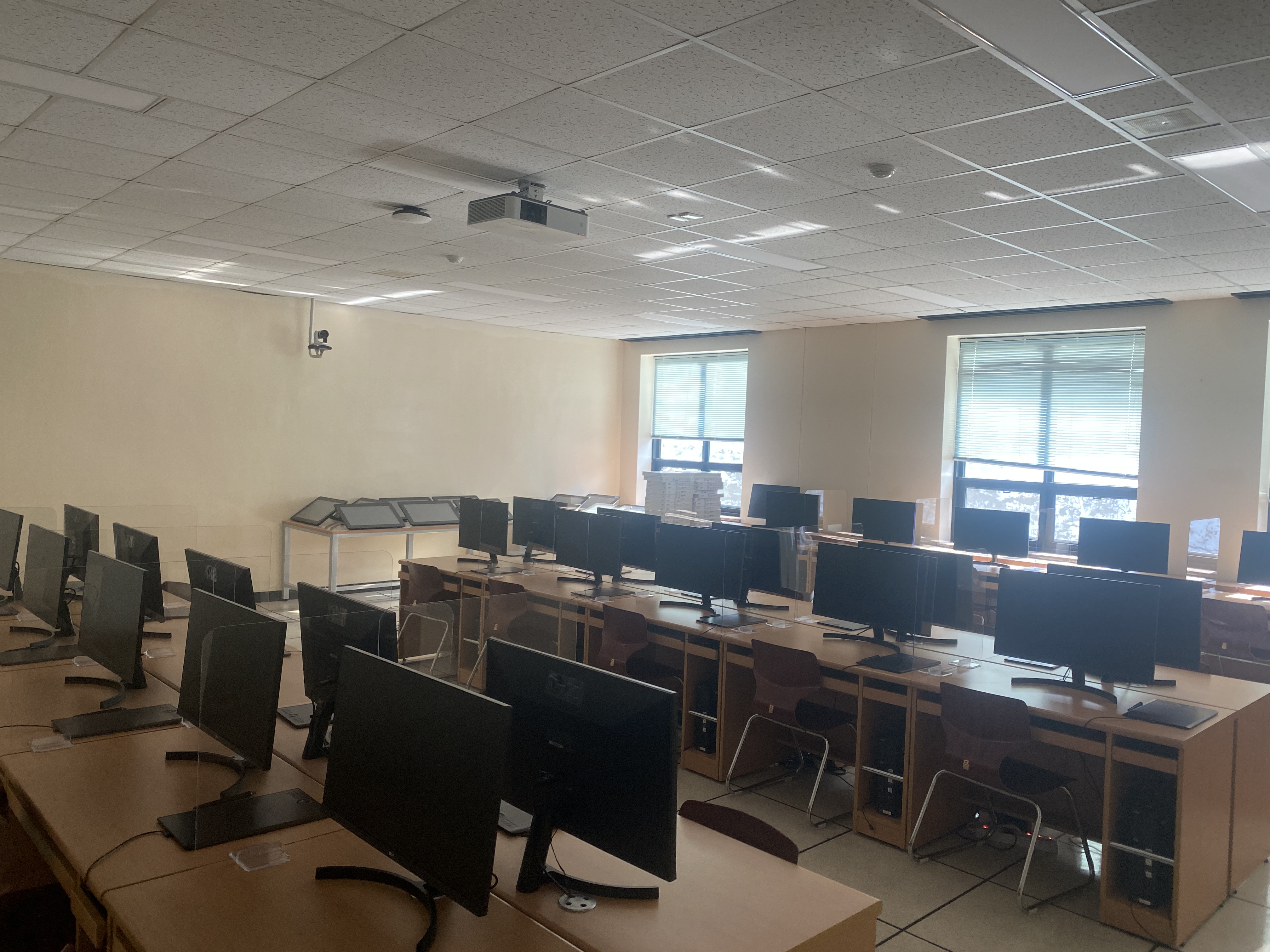 2023학년도 웹툰애니메이션학부 709호 실습실 및 기자재 현황 1번째 첨부파일 이미지